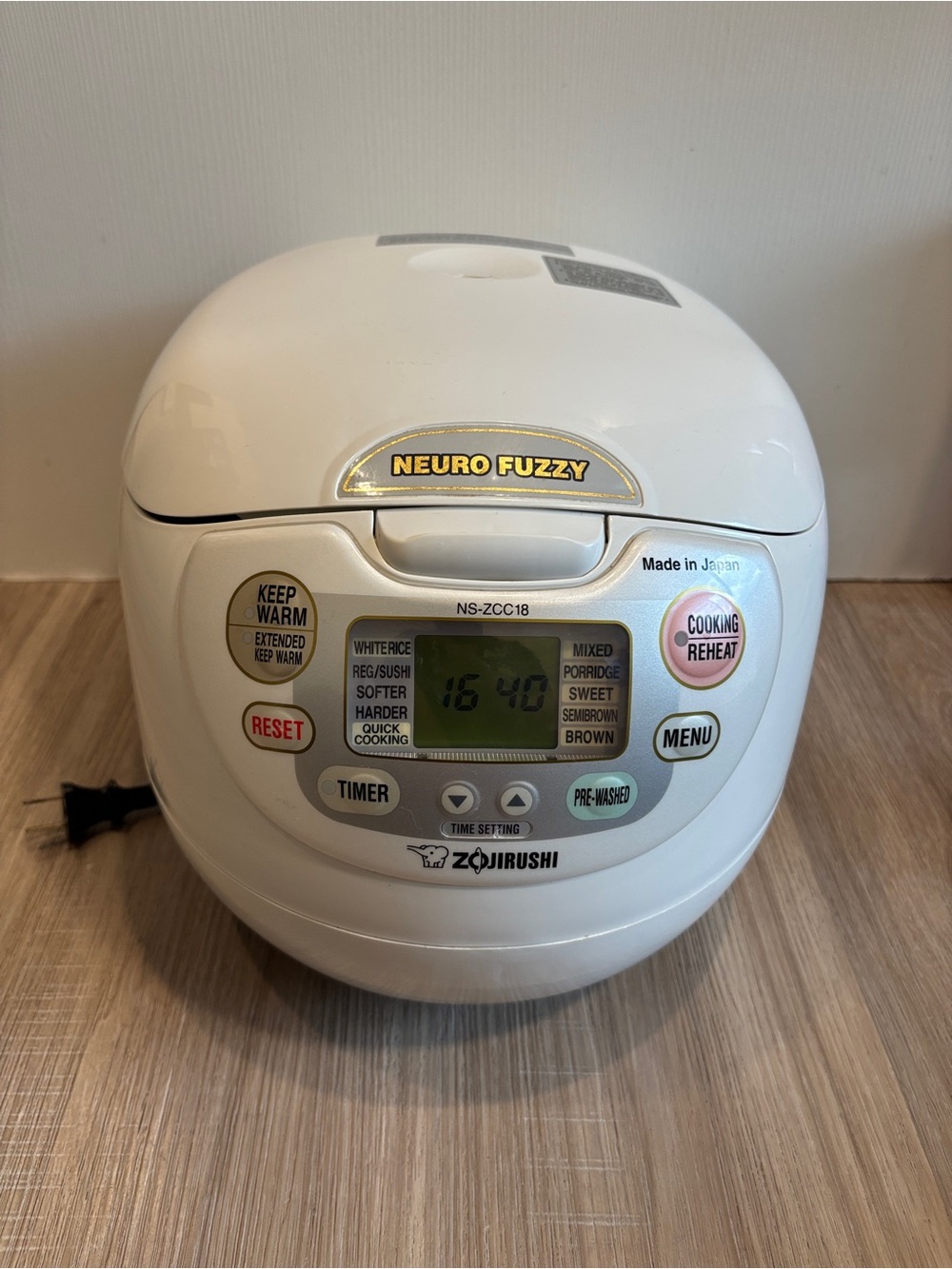 Zojirushi NS-ZCC18 Neuro Fuzzy 10 Cup Rice Cooker & Warmer Made In Japan Works
